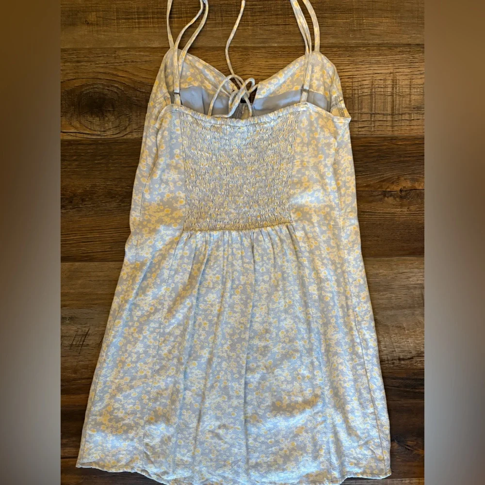 Aeropostale Floral Print Chemise in Cream and White - Picture 2 of 5